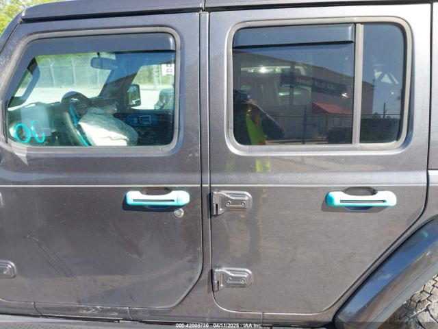1C4HJXEN5JW261250 Jeep Wrangler Unlimited Sahara 4x4