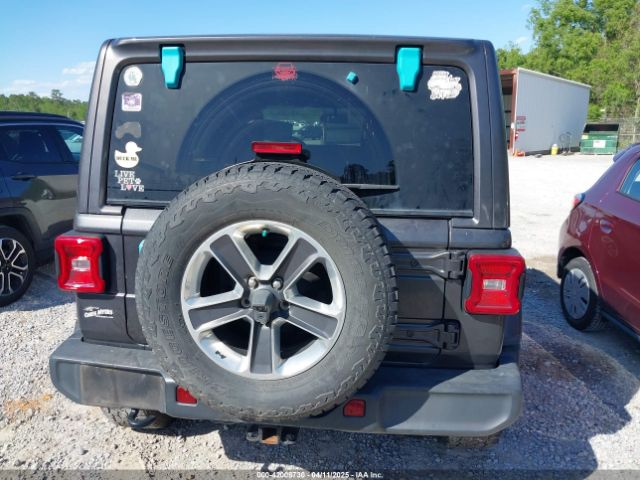 1C4HJXEN5JW261250 Jeep Wrangler Unlimited Sahara 4x4