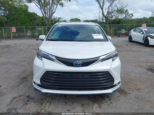 5TDYRKEC2RS193267 Toyota SIENNA XLE