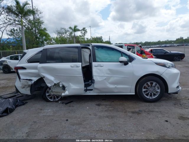 5TDYRKEC2RS193267 Toyota SIENNA XLE