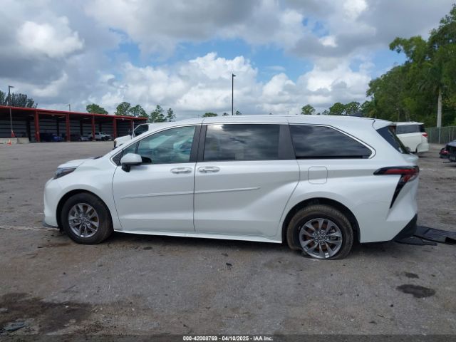 5TDYRKEC2RS193267 Toyota SIENNA XLE