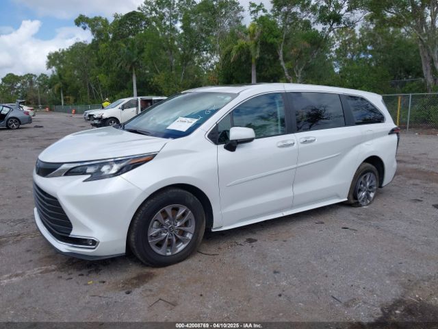5TDYRKEC2RS193267 Toyota SIENNA XLE