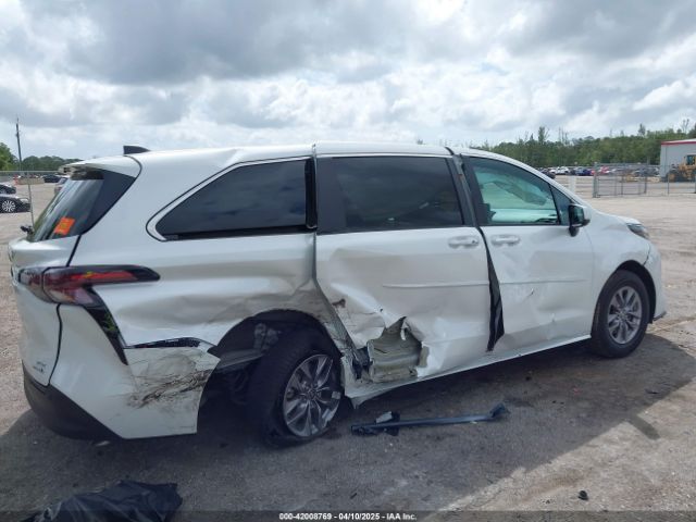 5TDYRKEC2RS193267 Toyota SIENNA XLE