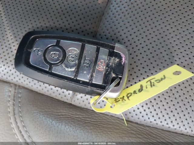 1FMJU1JTXJEA05956 Ford Expedition Xlt