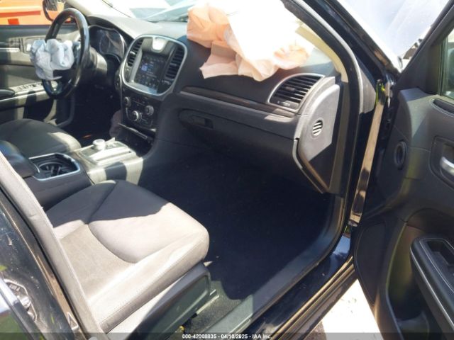 2C3CCAAG8KH614299 Chrysler 300 Touring