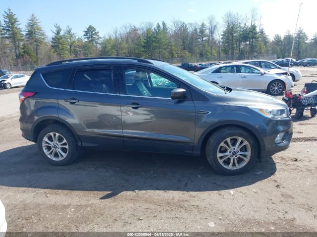 1FMCU9HD5JUD53529 Ford ESCAPE SEL