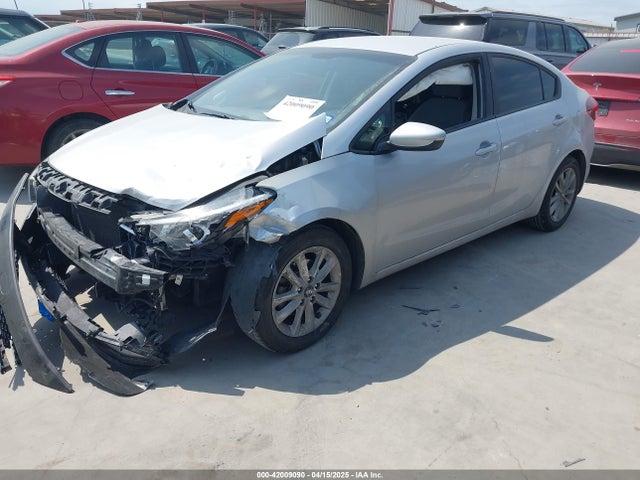 KIA FORTE LX 2017 3KPFL4A79HE152155 Image 2