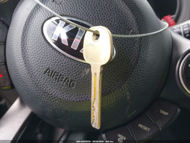 KNDJP3A56F7132174 KIA SOUL +
