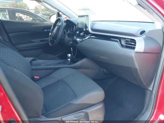 JTNKHMBX2L1093164 Toyota C-HR LE