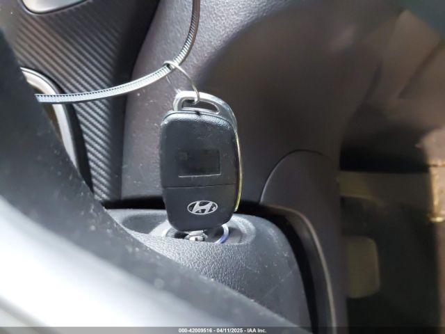 KM8J2CA48KU993577 Hyundai TUCSON SE