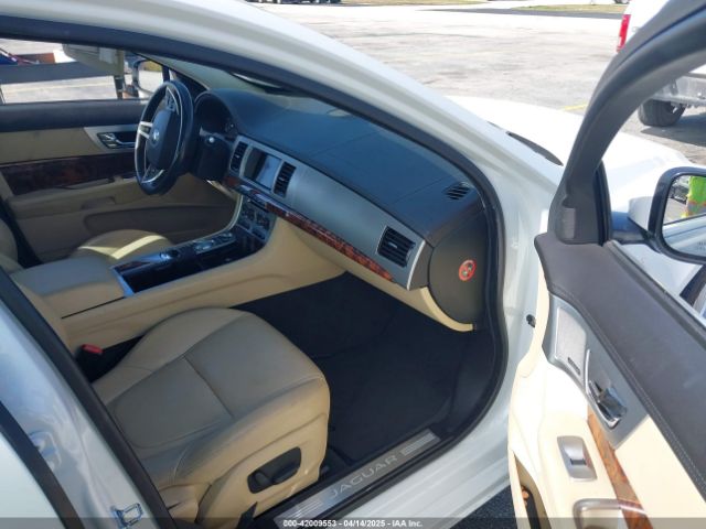 2014 JAGUAR XF SAJWA0EX5E8U17542 Photo 4