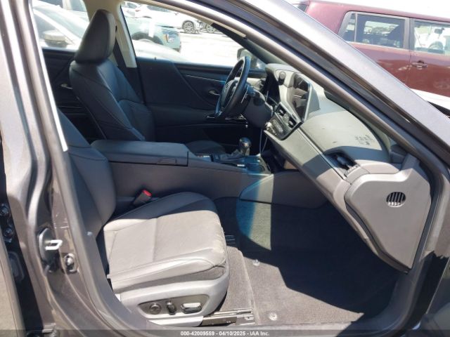 58ADA1C19RU039687 Lexus ES 300H