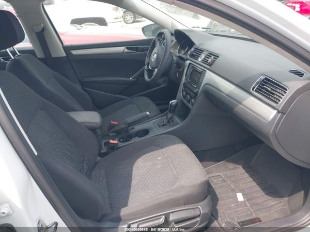 1VWAT7A30GC056345 Volkswagen Passat 1.8t S