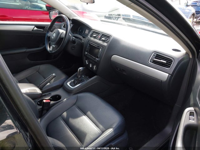 Volkswagen 2014 2014 3VWD17AJ2EM421508 Image 5