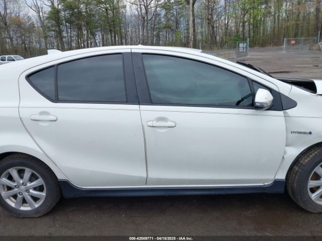 JTDKDTB34H1593664 Toyota Prius C Three