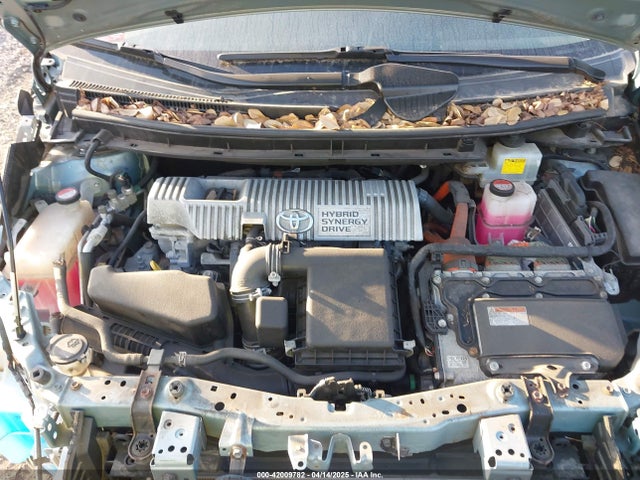 JTDKN3DUXE1825179 Toyota Prius Two