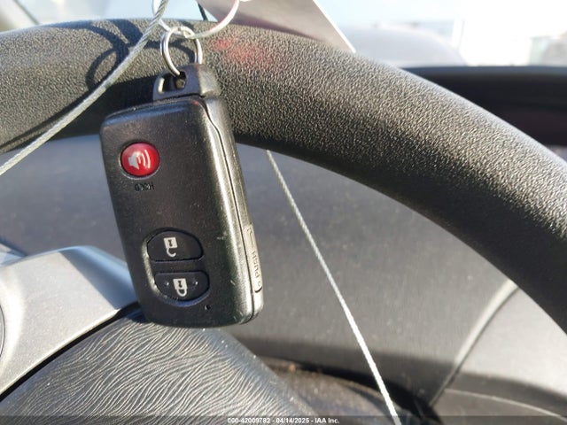 JTDKN3DUXE1825179 Toyota Prius Two