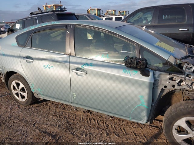 JTDKN3DUXE1825179 Toyota Prius Two