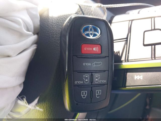 5TDCSKFC8RS115976 Toyota Sienna Xse