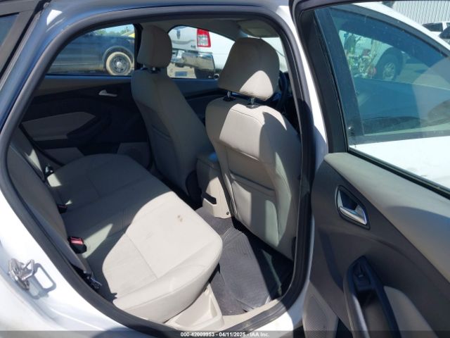 1FADP3F22FL227789 Ford FOCUS SE