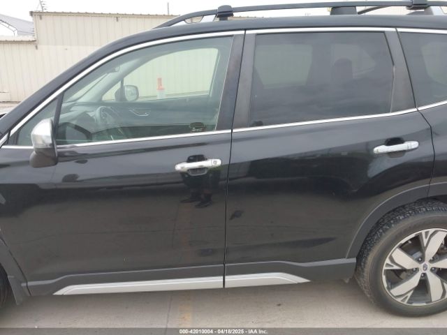 JF2SKAWC5KH551119 Subaru Forester Touring