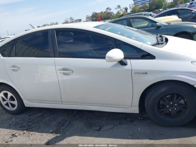 JTDKN3DU8E1777813 Toyota Prius Four
