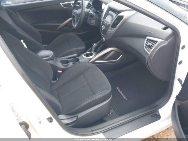 KMHTC6AD0EU215396 Hyundai Veloster Base W/black