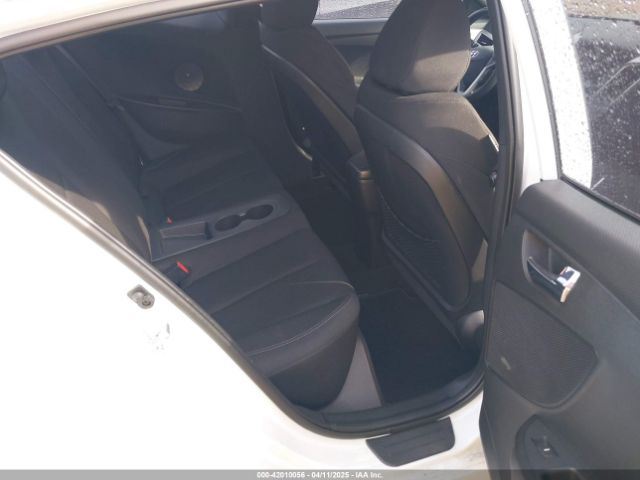KMHTC6AD0EU215396 Hyundai Veloster Base W/black