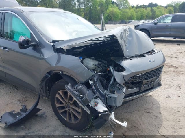 1FMCU9G64NUB95256 Ford ESCAPE SE