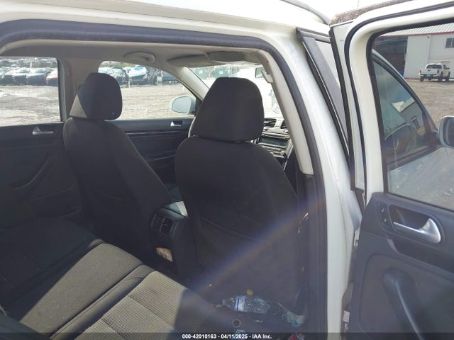 3VWPP7AJ8EM622194 Volkswagen Jetta Sportwagen 2.5l S