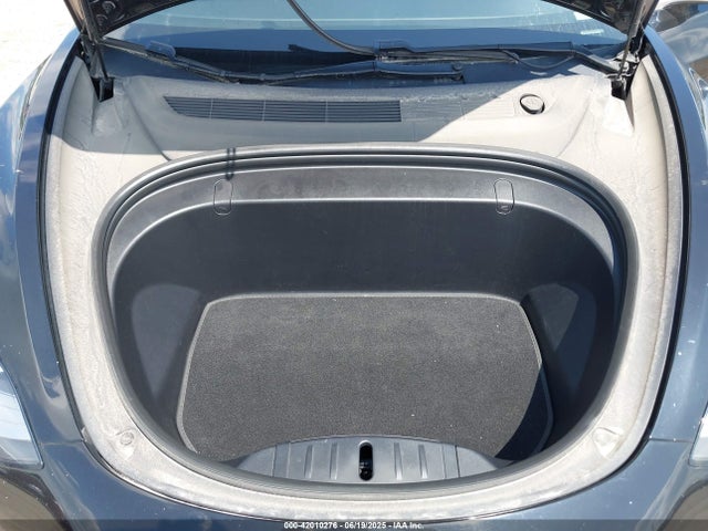5YJ3E1EB1KF438335 Tesla MODEL 3