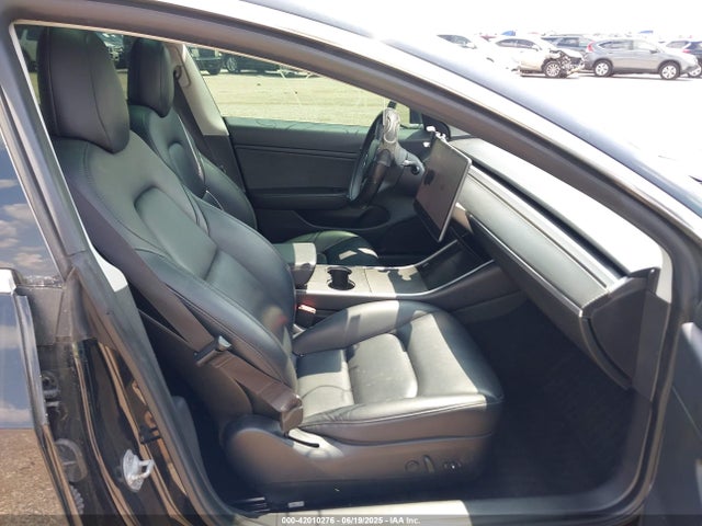 5YJ3E1EB1KF438335 Tesla MODEL 3