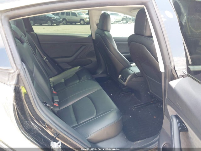 5YJ3E1EB1KF438335 Tesla MODEL 3