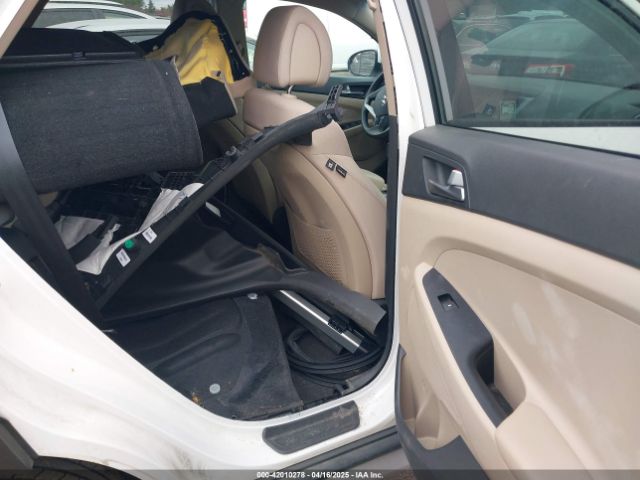 KM8J3CA48HU479251 Hyundai TUCSON SE