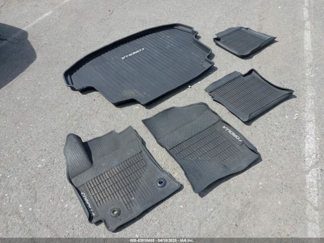 2T1BURHE6JC011254 Toyota COROLLA SE