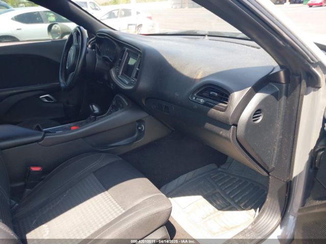 2C3CDZAG9JH216884 Dodge Challenger Sxt