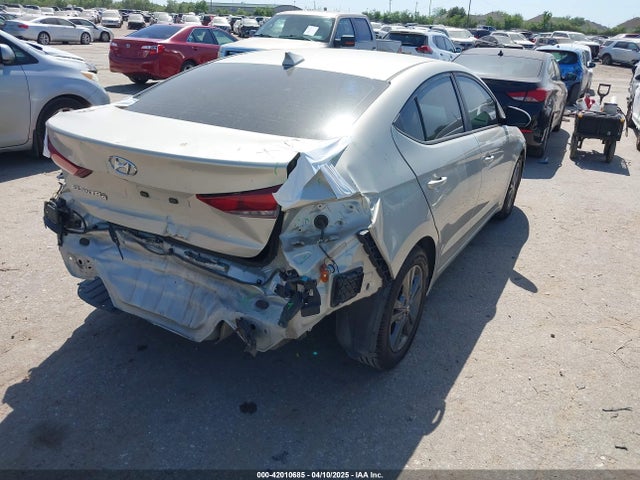 5NPD84LF5JH400710 Hyundai ELANTRA SEL