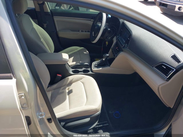 5NPD84LF5JH400710 Hyundai ELANTRA SEL