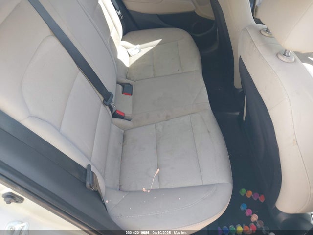 5NPD84LF5JH400710 Hyundai ELANTRA SEL