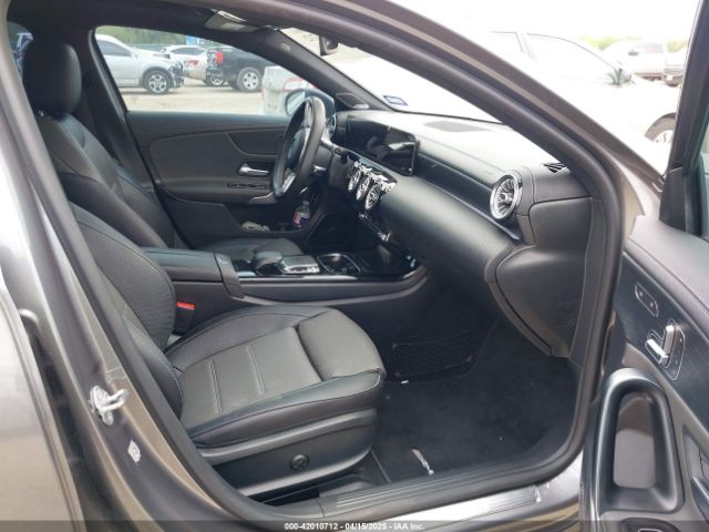 W1K3G4EBXLJ231762 Mercedes-Benz A 220