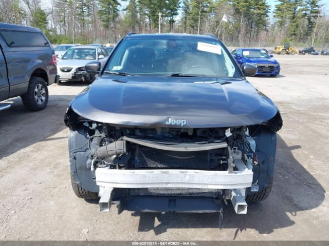 3C4NJDBB9JT253055 Jeep Compass Latitude 4x4