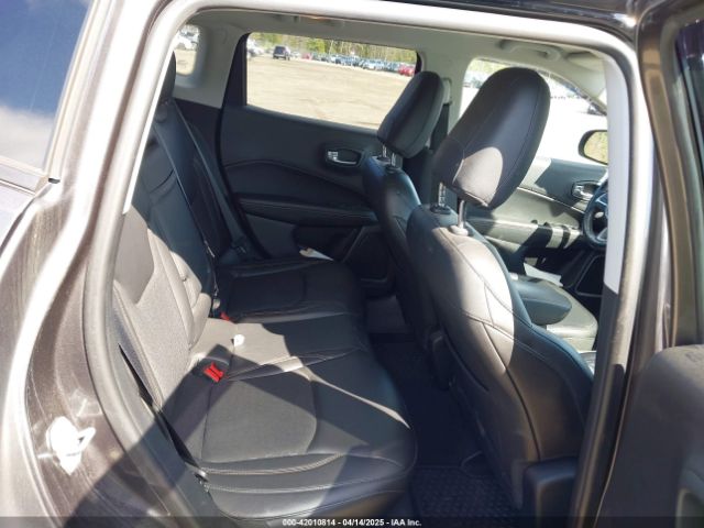 3C4NJDBB9JT253055 Jeep Compass Latitude 4x4