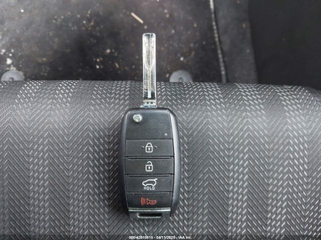 KNDPMCAC3L7805385 KIA Sportage Lx