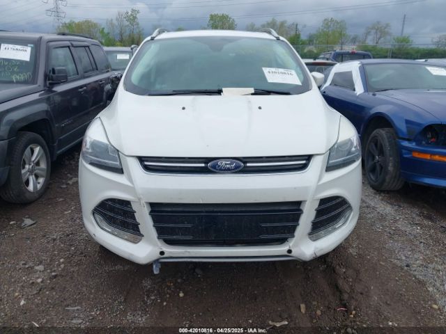 1FMCU9J94GUC22994 Ford Escape Titanium