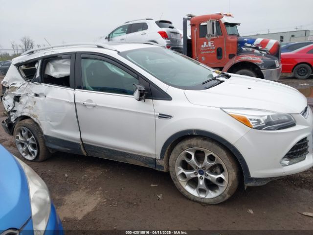1FMCU9J94GUC22994 Ford Escape Titanium