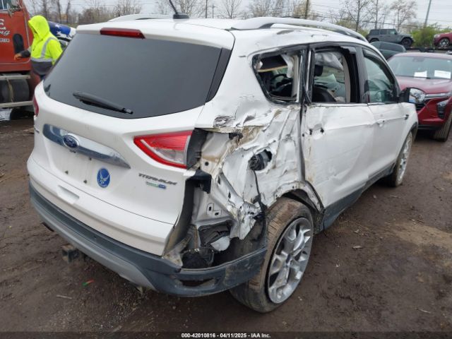 1FMCU9J94GUC22994 Ford Escape Titanium