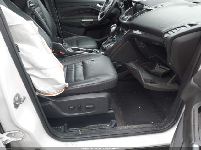 1FMCU9J94GUC22994 Ford Escape Titanium
