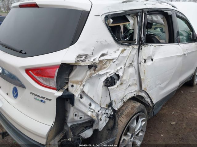 1FMCU9J94GUC22994 Ford Escape Titanium