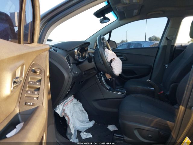 3GNCJKSB8KL365883 Chevrolet TRAX LS