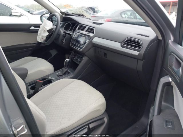 3VV1B7AX9KM110873 Volkswagen Tiguan 2.0t S